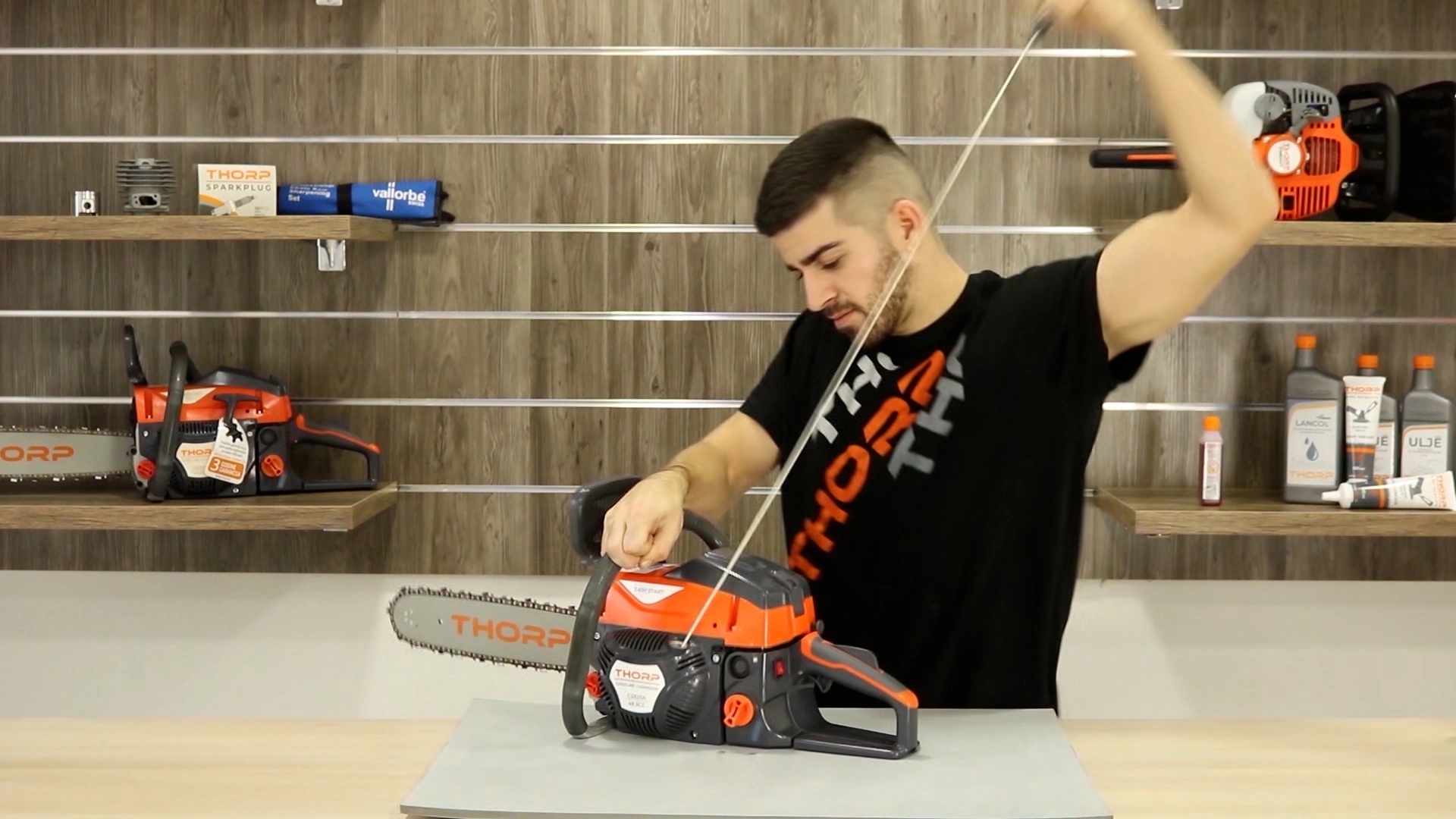 How to start a Chainsaw